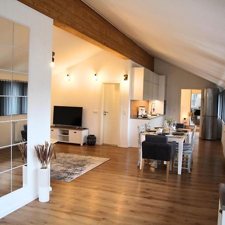 Chiemsee Apartments Altenmarkt an der Alz Pokoj fotografie